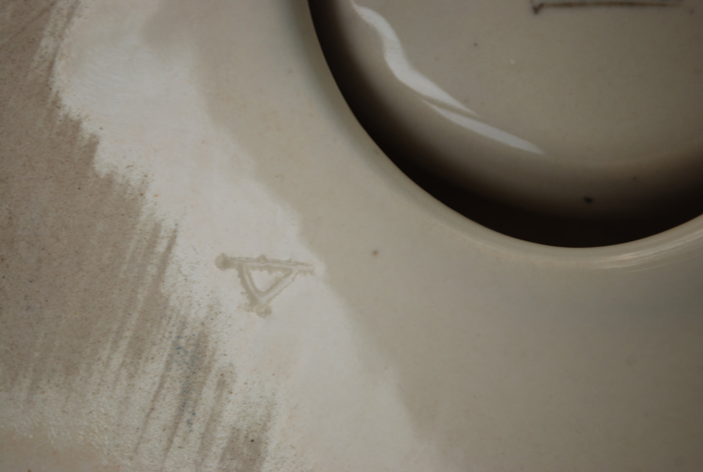 Pre order Art Deco Ditmar Urbach ijsbeerschaal, Tsjechoslowaaks keramisch beeld uit de jaren 30