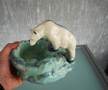 Pre order Art Deco Ditmar Urbach ijsbeerschaal, Tsjechoslowaaks keramisch beeld uit de jaren 30