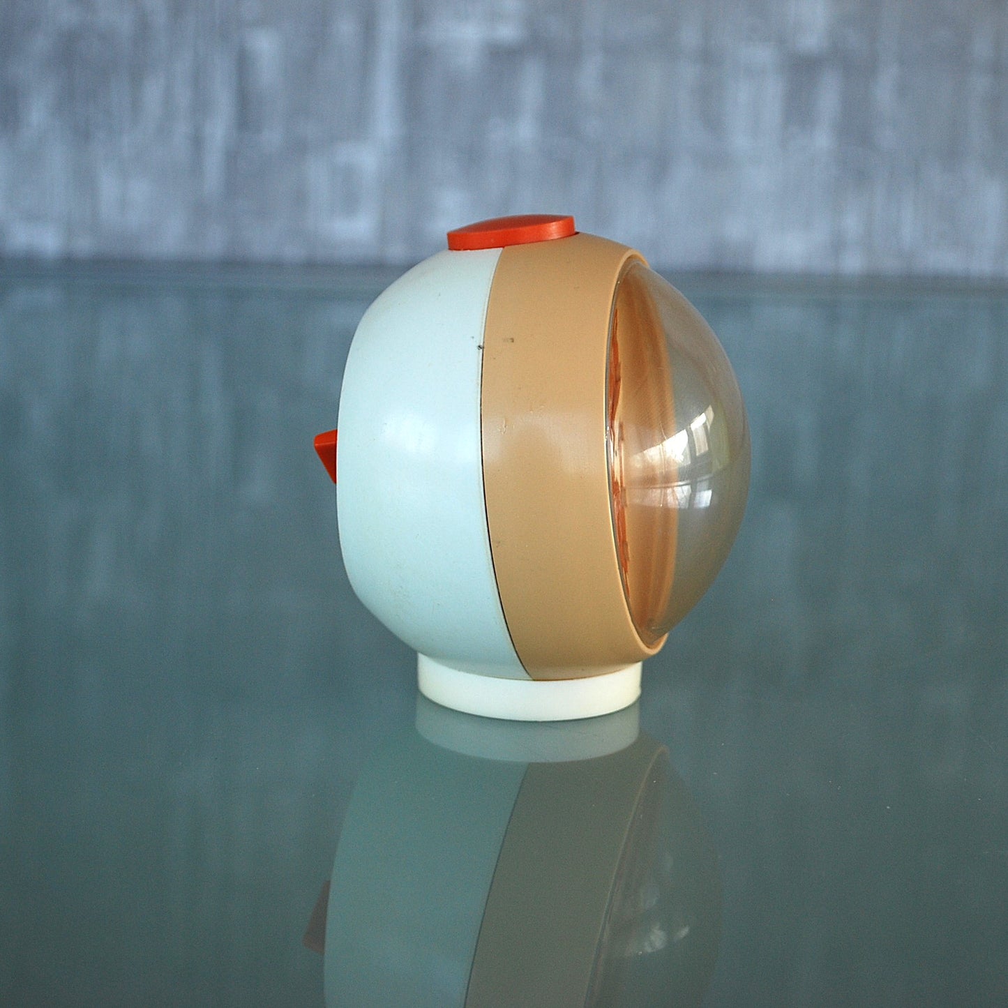 Preorder Klok Space age made in GDR  DDR Oost Duitsland