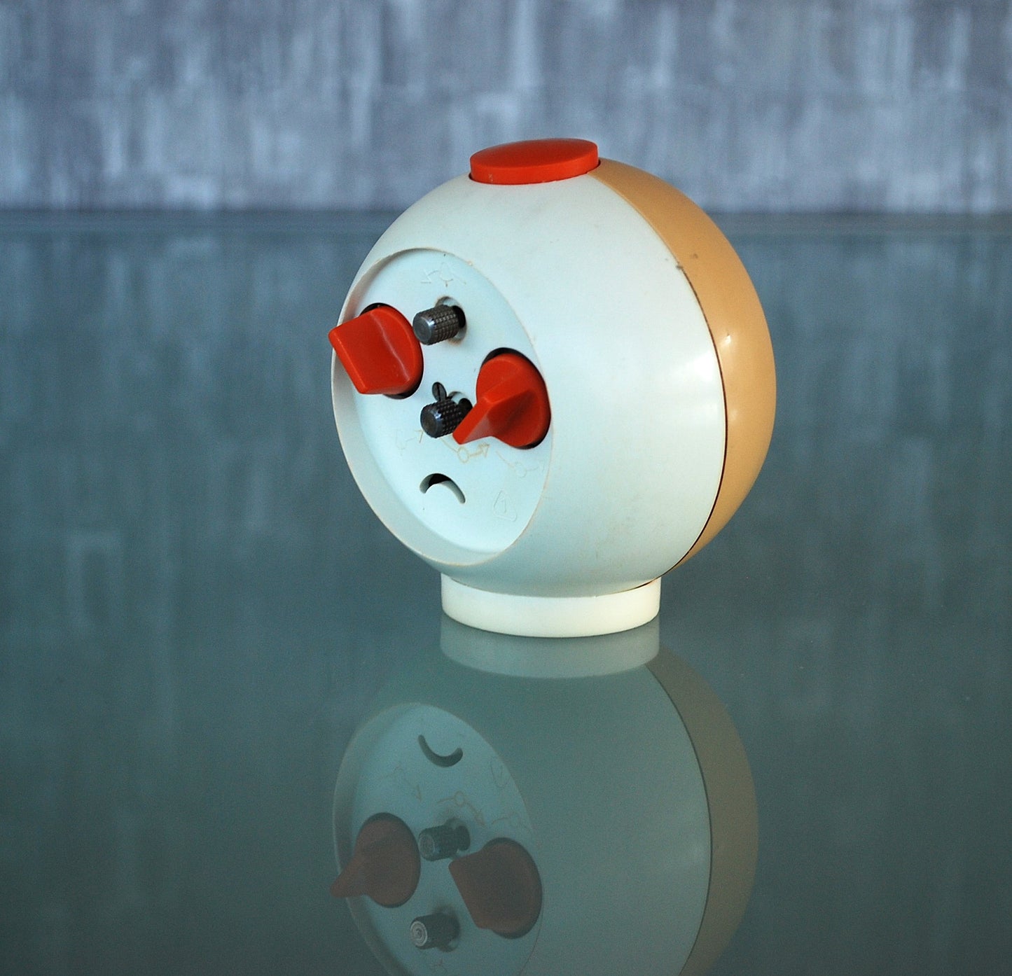 Preorder Klok Space age made in GDR  DDR Oost Duitsland