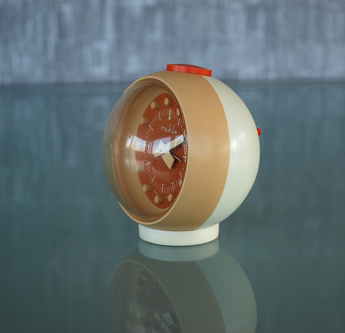 Preorder Klok Space age made in GDR  DDR Oost Duitsland