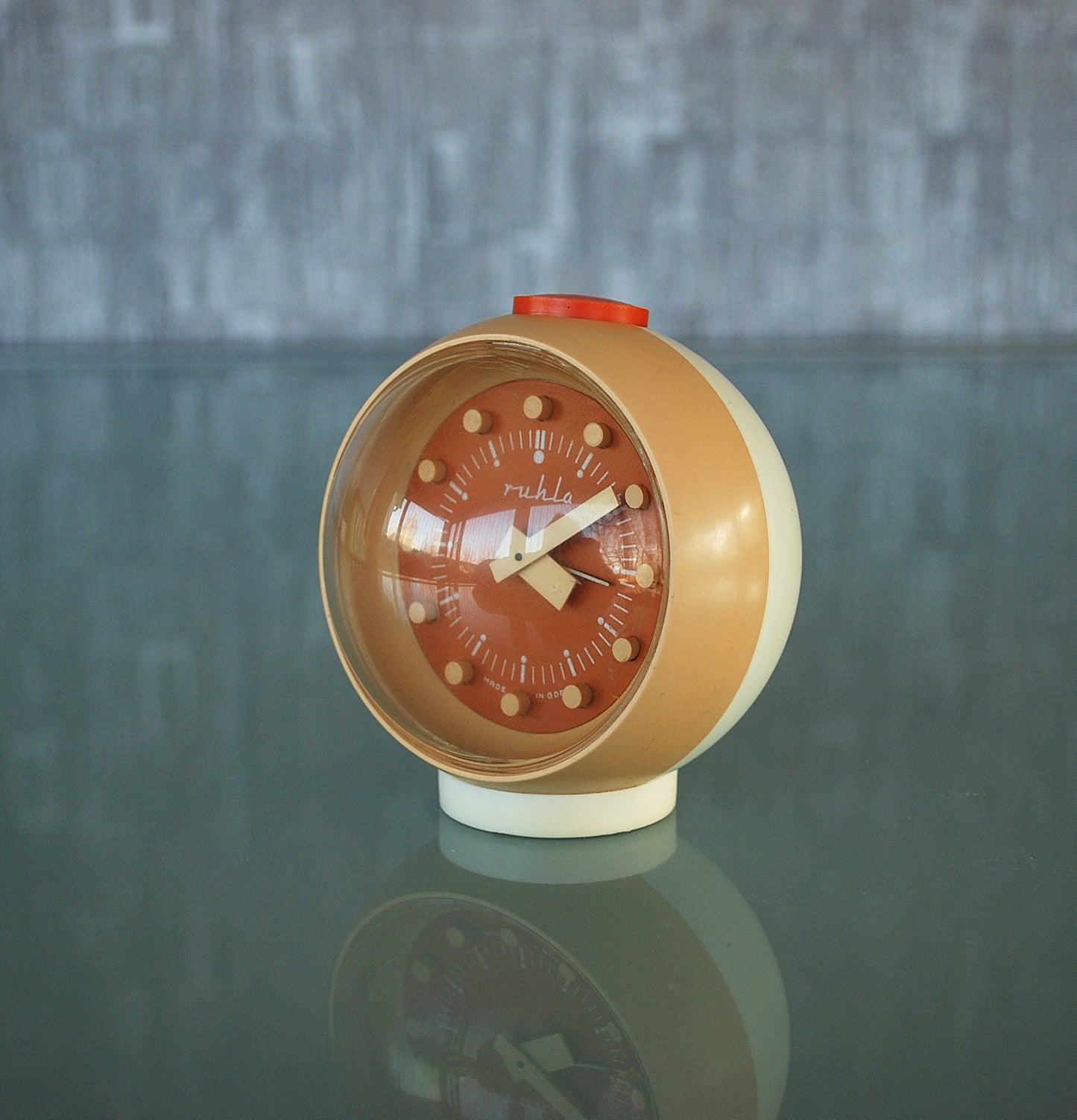 Preorder Klok Space age made in GDR  DDR Oost Duitsland