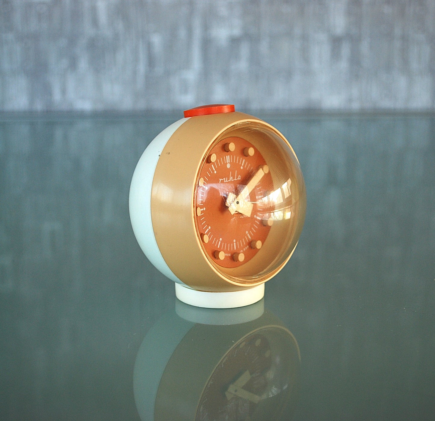 Preorder Klok Space age made in GDR  DDR Oost Duitsland