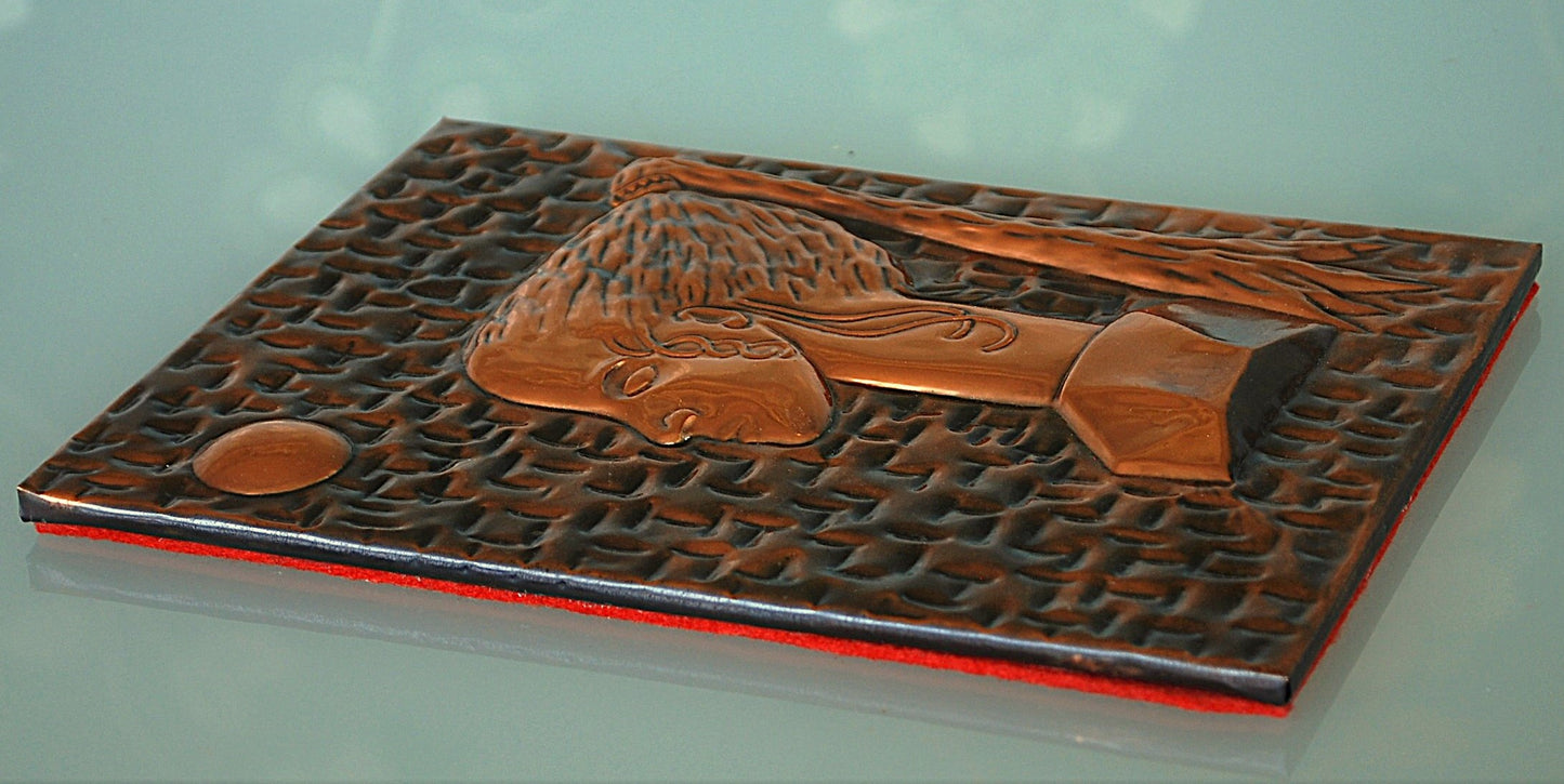 Pop Art Retro Wandplaat stilistisch reliëf van een jonge vrouw