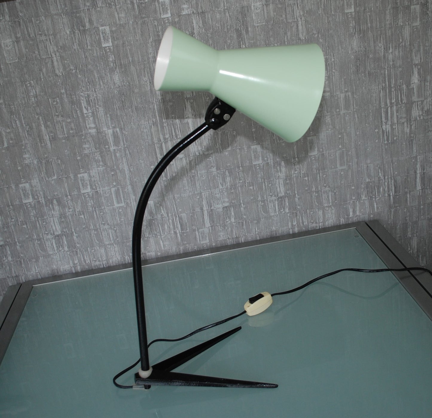 Tafellamp 1965 met Schitterend V of Kraaienpoot voet
