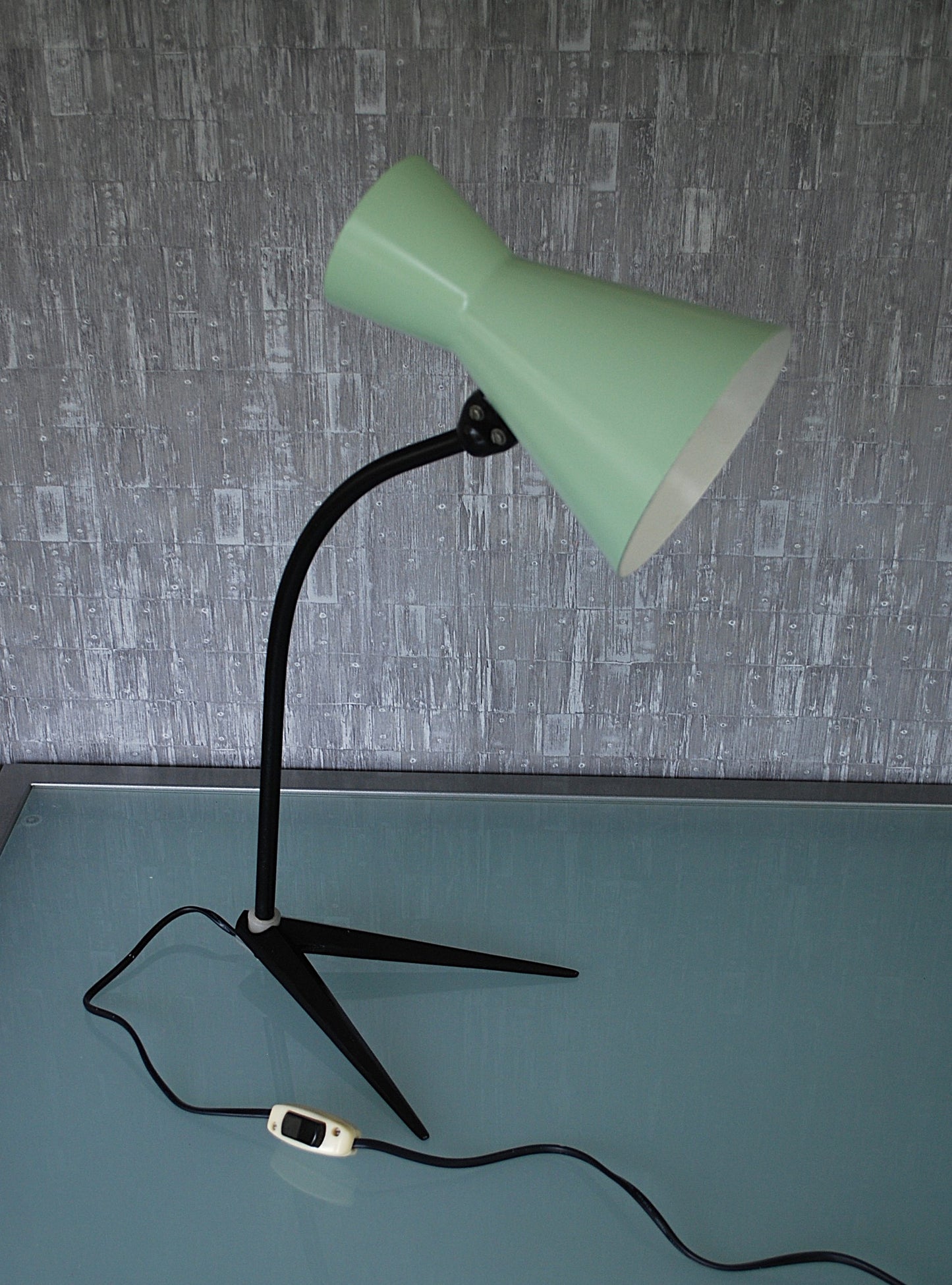 Tafellamp 1965 met Schitterend V of Kraaienpoot voet