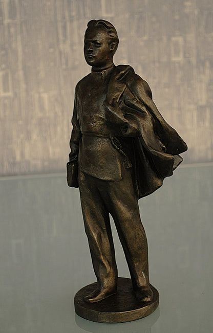 Beeld Lenin als student 2,5 kilo.