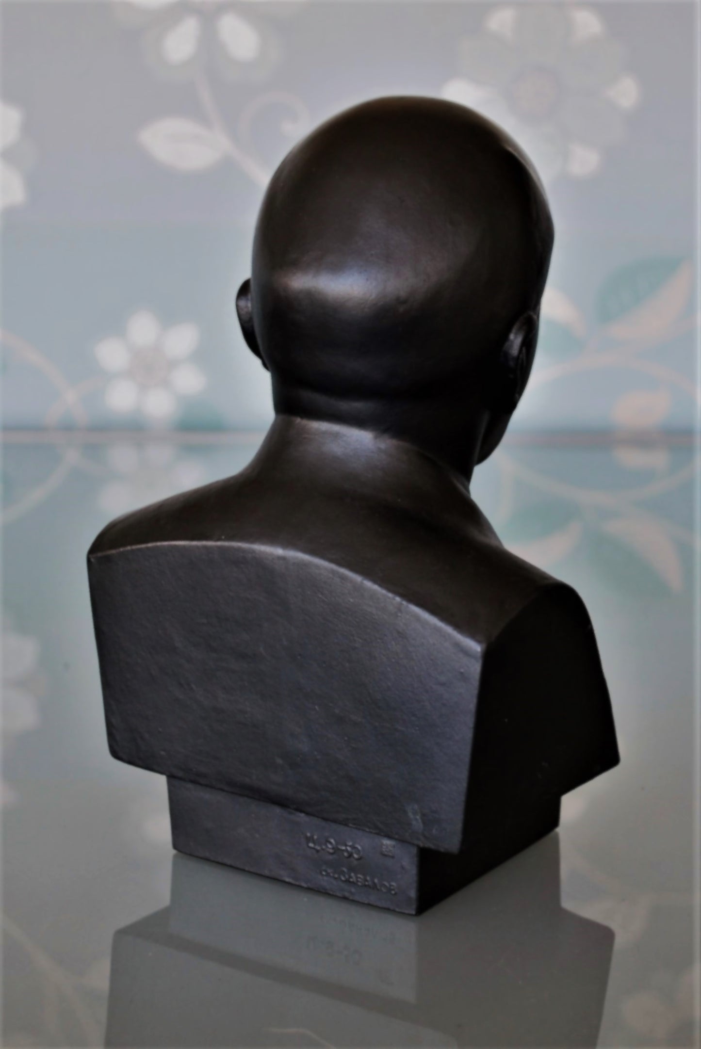 Lenin Buste Gesigneerd en met nummer