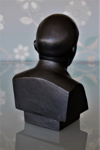 Lenin Buste Gesigneerd en met nummer