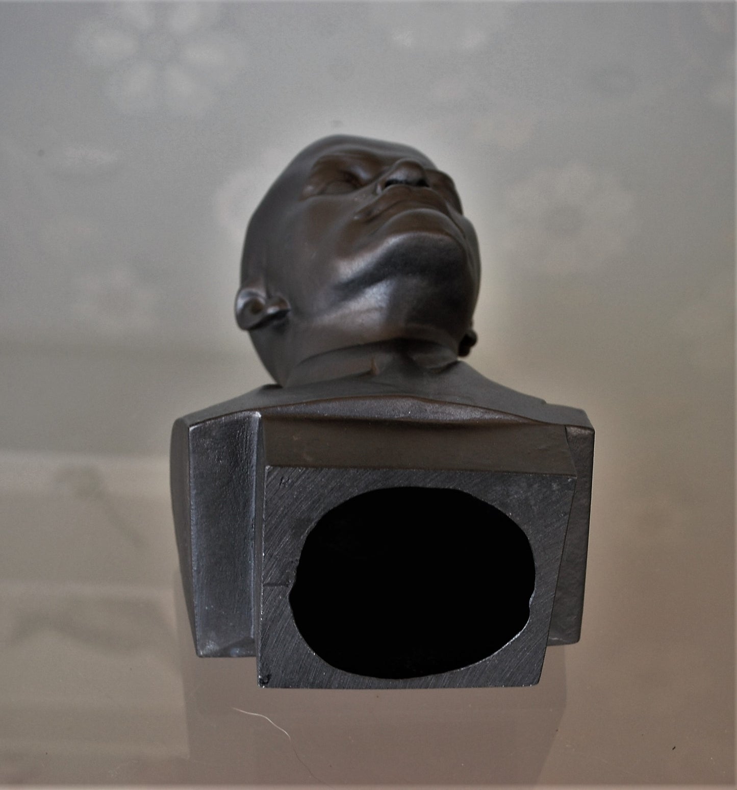 Lenin Buste Gesigneerd en met nummer