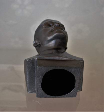 Lenin Buste Gesigneerd en met nummer