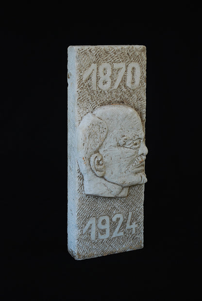 Lenin 1870-1924 Gehakt uit één stuk marmer