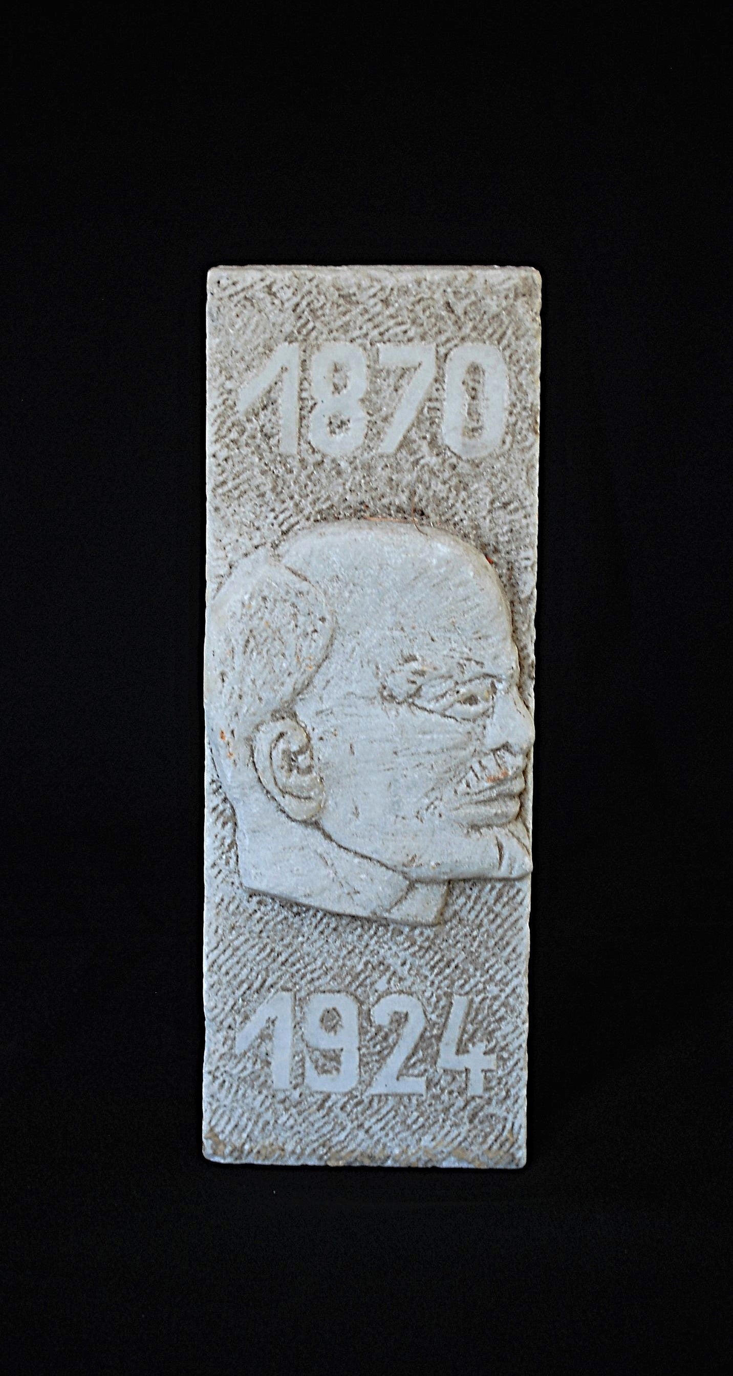 Lenin 1870-1924 Gehakt uit één stuk marmer