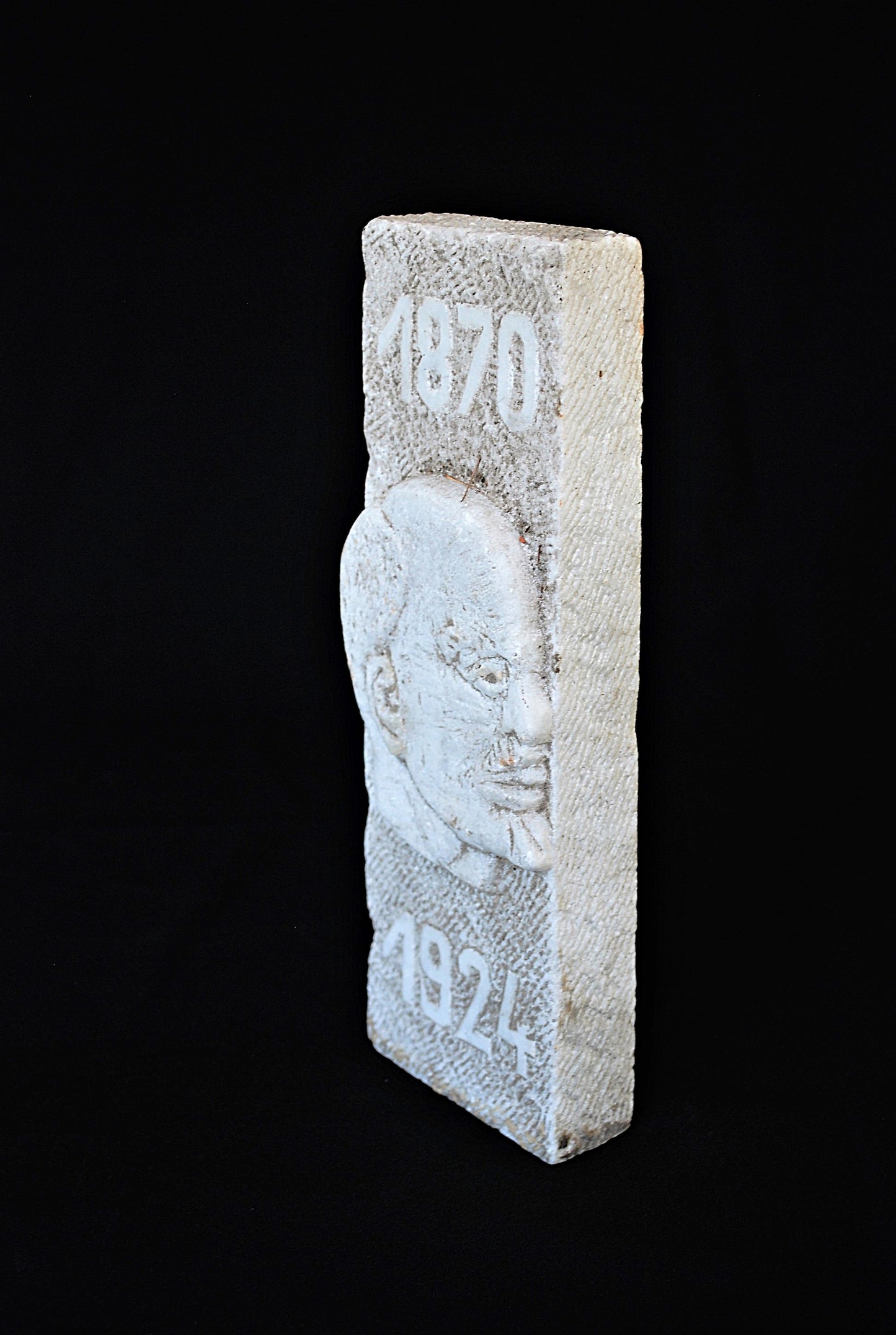 Lenin 1870-1924 Gehakt uit één stuk marmer
