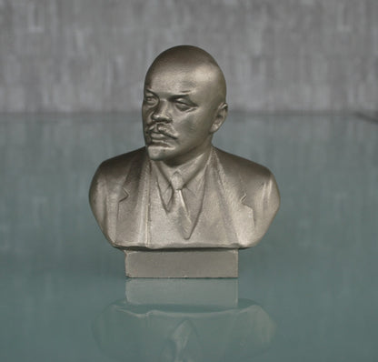 Pre order Lenin buste origineel met Kunstenaars naam en jaartal