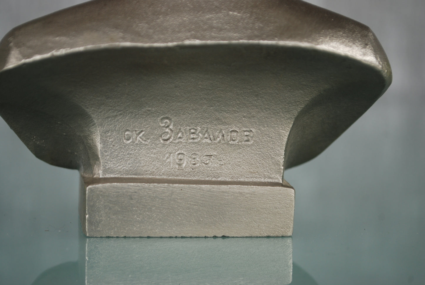 Pre order Lenin buste origineel met Kunstenaars naam en jaartal