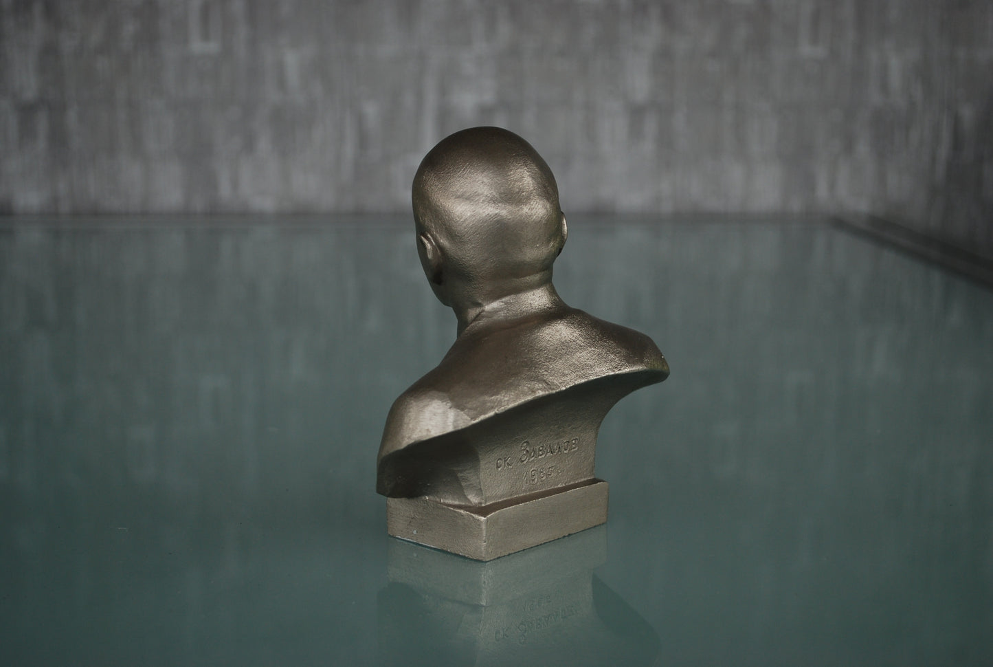 Pre order Lenin buste origineel met Kunstenaars naam en jaartal