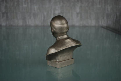 Pre order Lenin buste origineel met Kunstenaars naam en jaartal