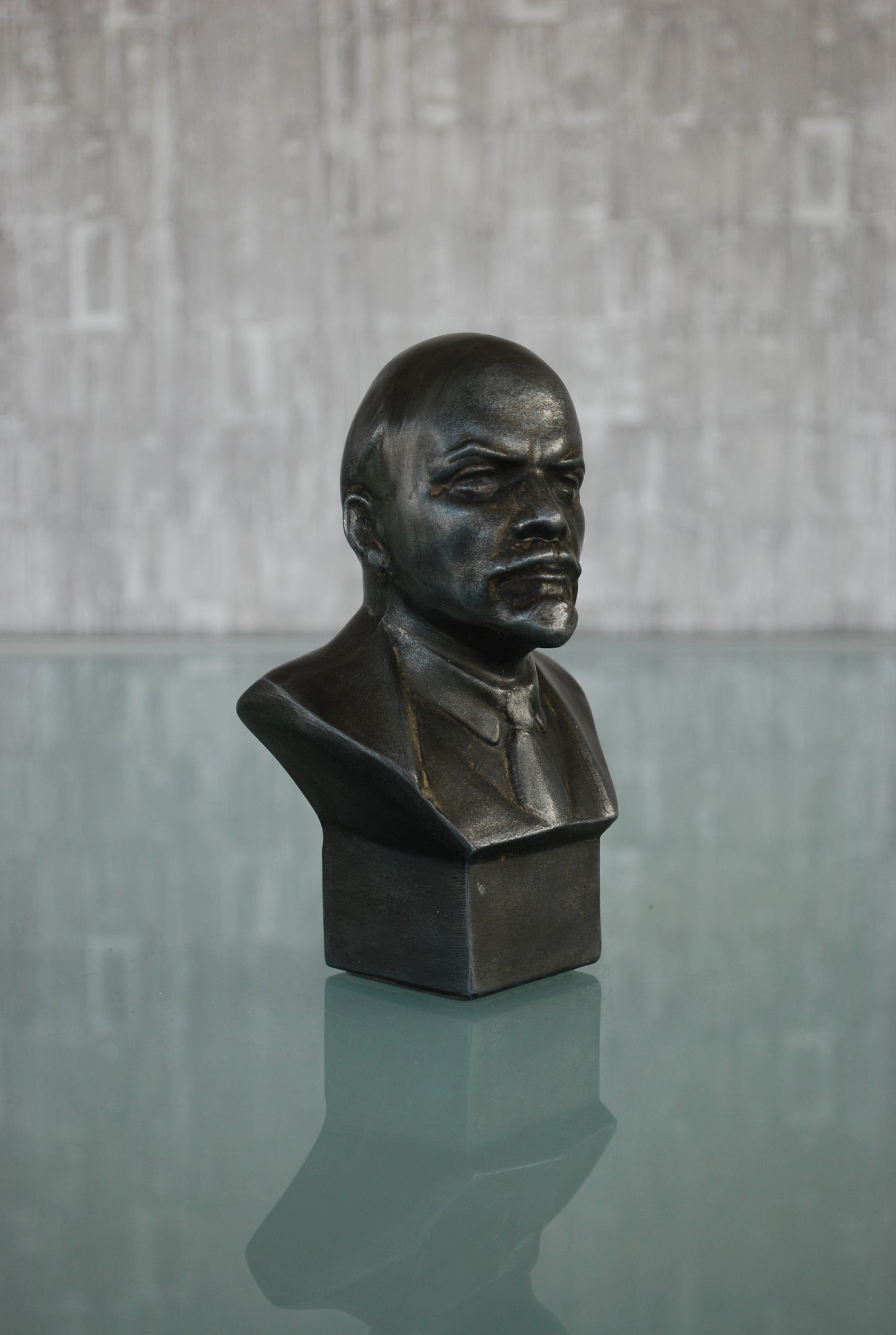 Preorder Lenin Buste Gesigneerd en met stempel