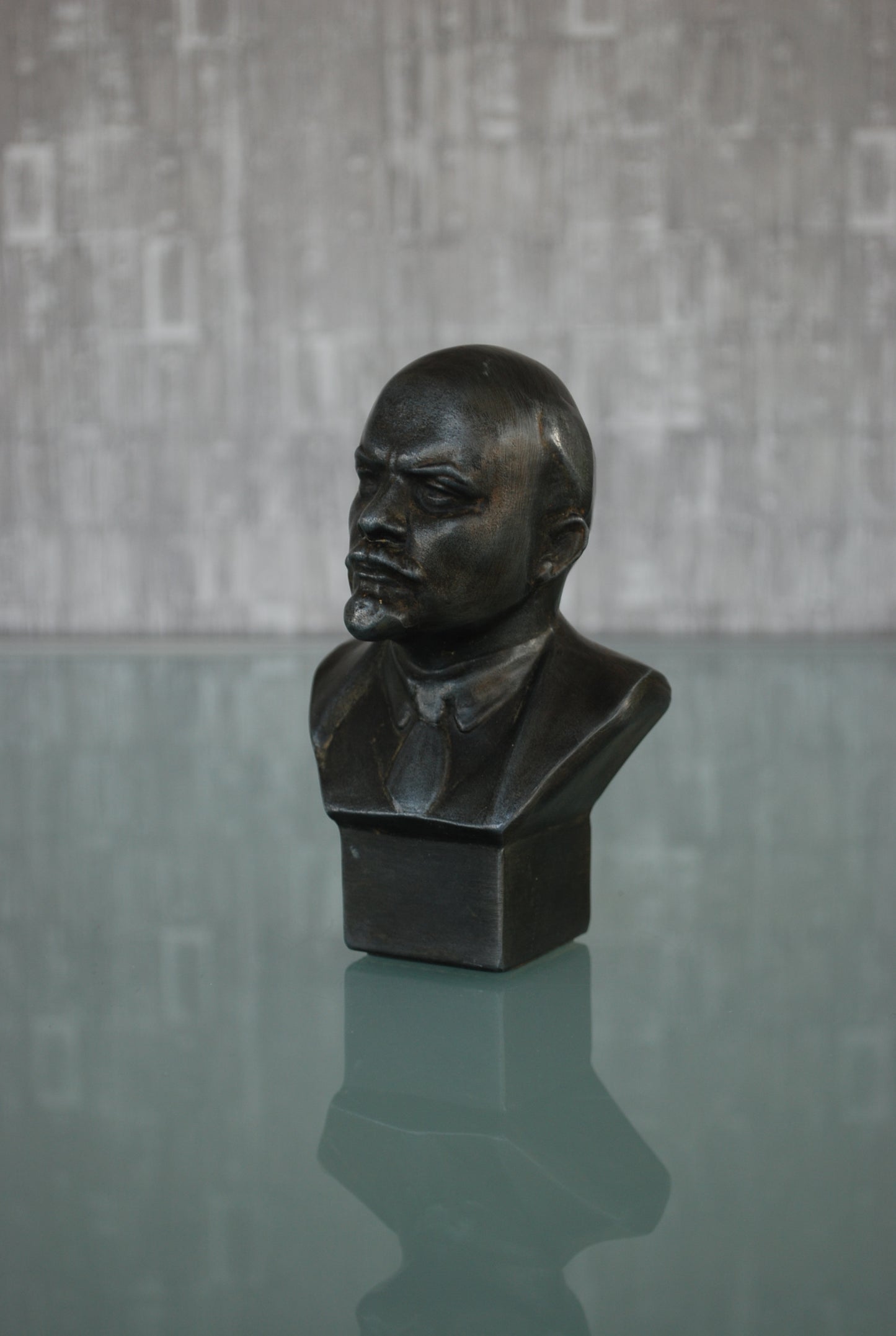 Preorder Lenin Buste Gesigneerd en met stempel
