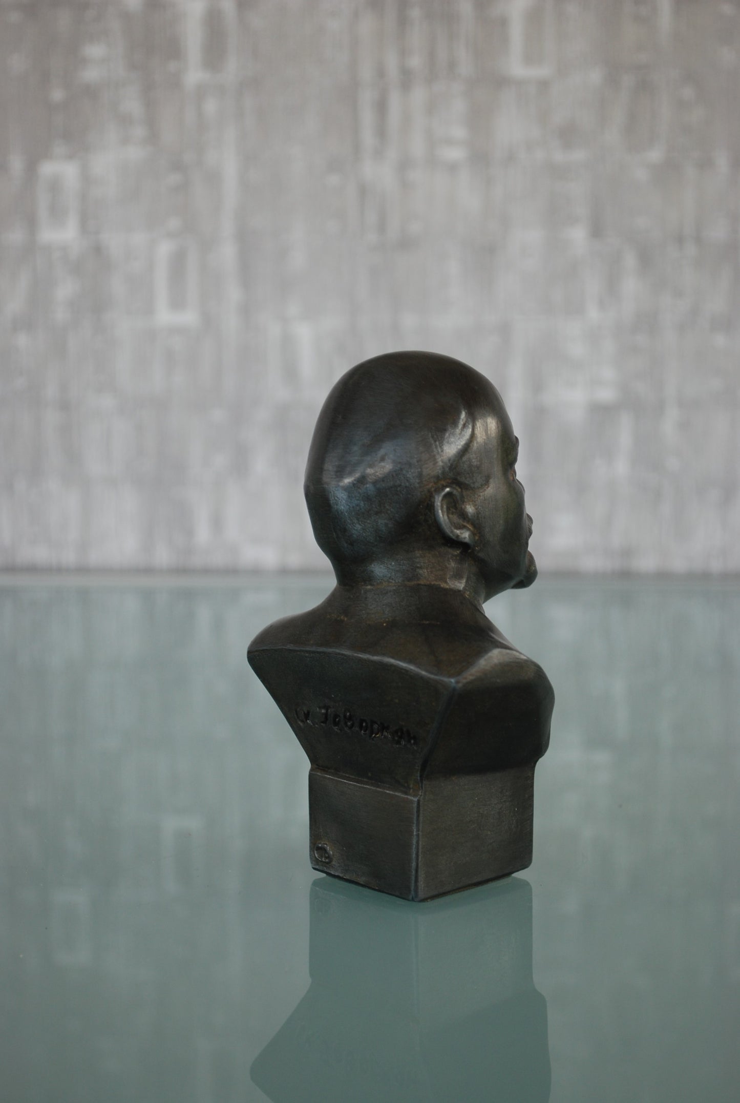 Preorder Lenin Buste Gesigneerd en met stempel