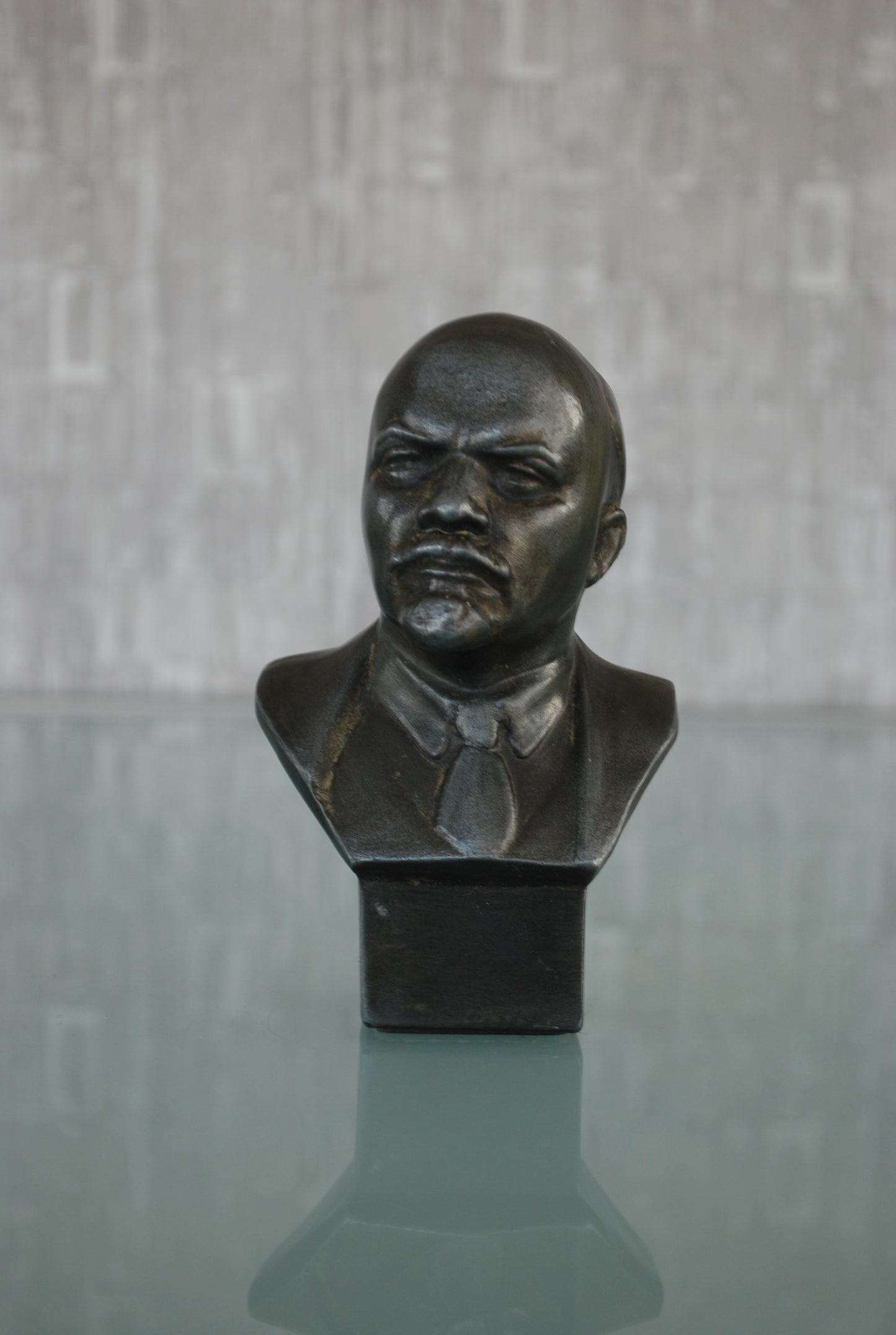 Preorder Lenin Buste Gesigneerd en met stempel