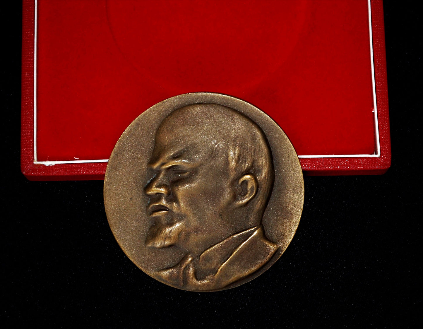 Lenin 40 jaar bij "De Communistische Partij "