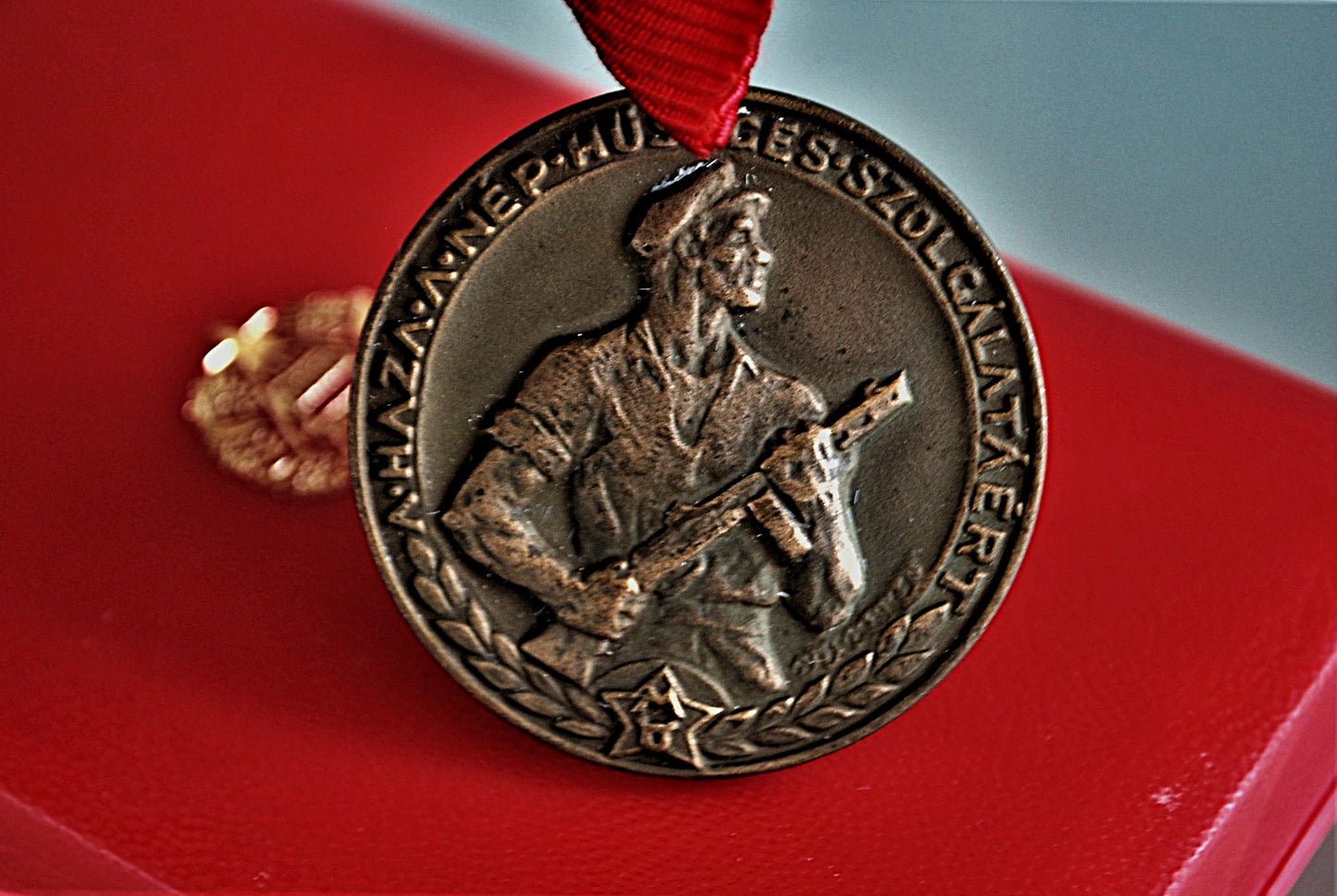 Medaille met Reversspeld Volksleger Volksrepubliek Hongarije