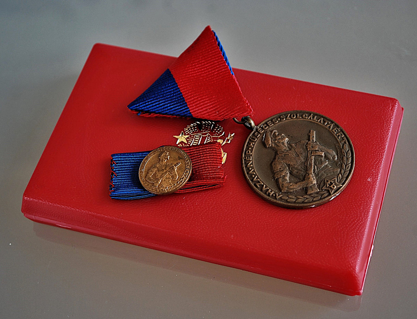 Medaille met Reversspeld Volksleger Volksrepubliek Hongarije