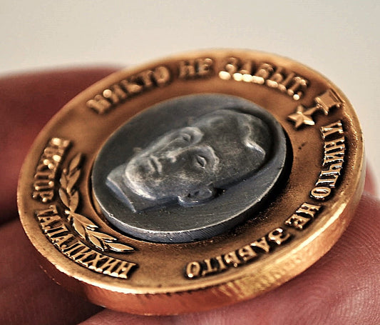 Verzameling van 3  Grote spelden Helden van de Sovjet