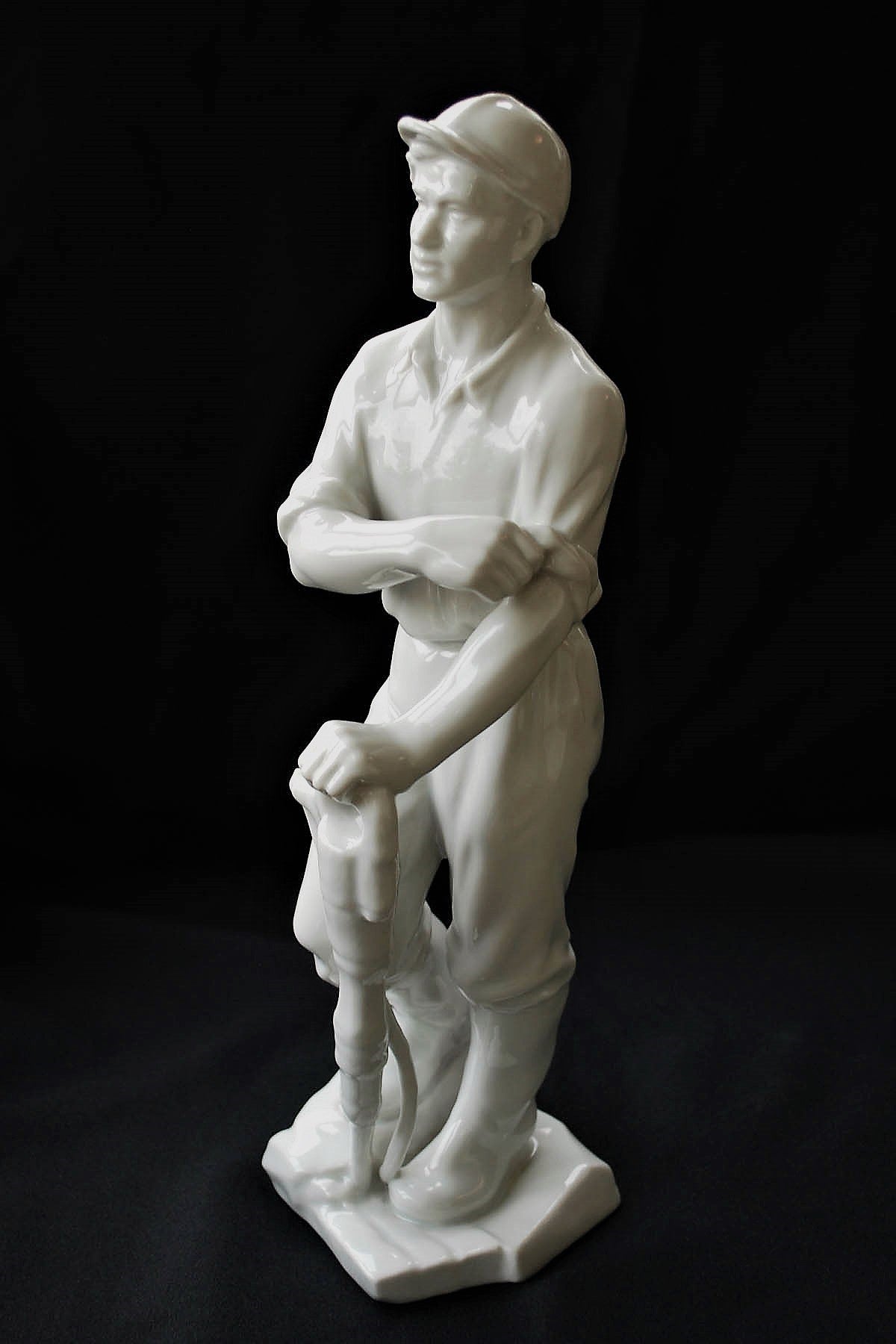 Herend Mijnwerker met Drilboor Door Beeldhouwer  Jenő Hanzély