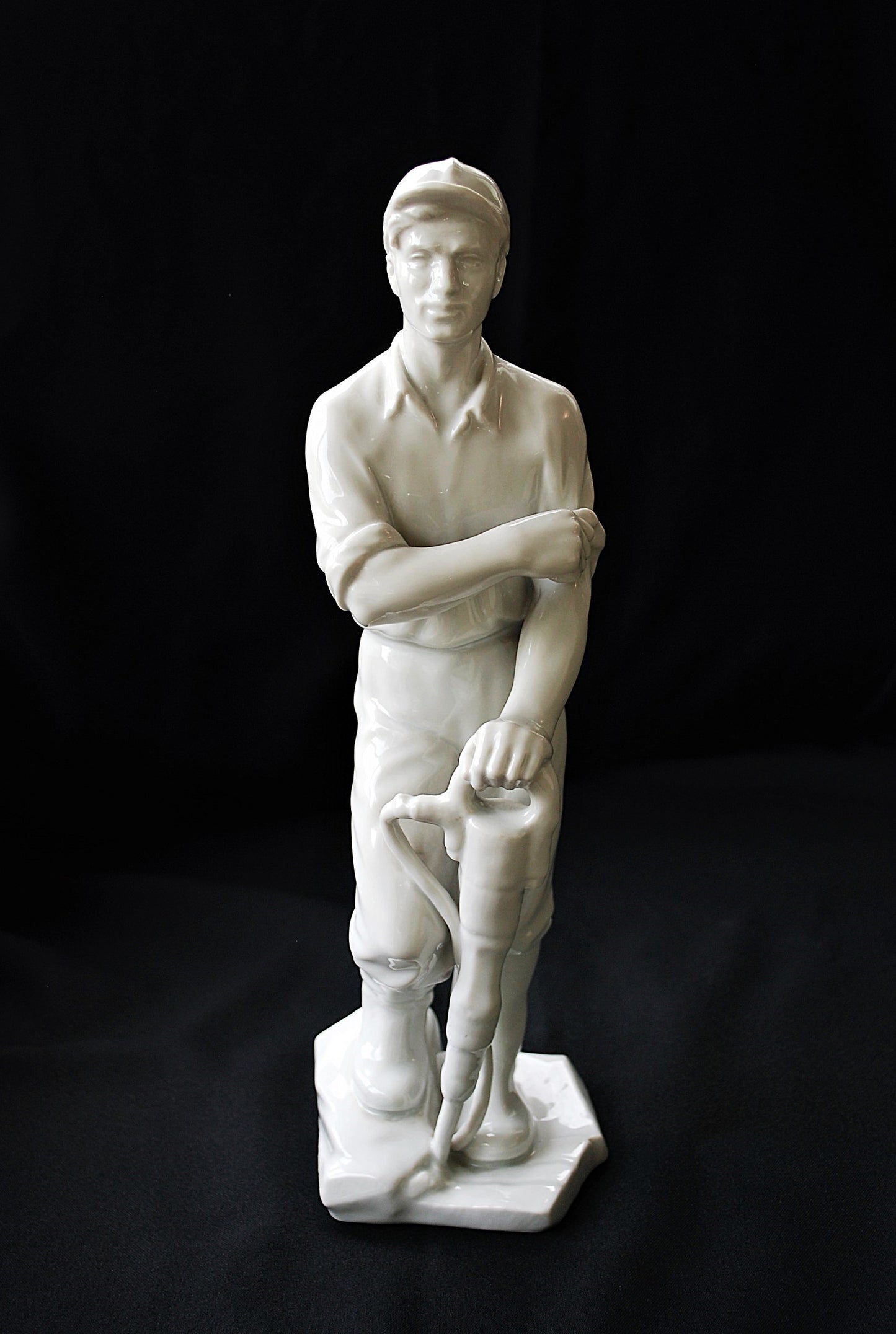 Herend Mijnwerker met Drilboor Door Beeldhouwer  Jenő Hanzély