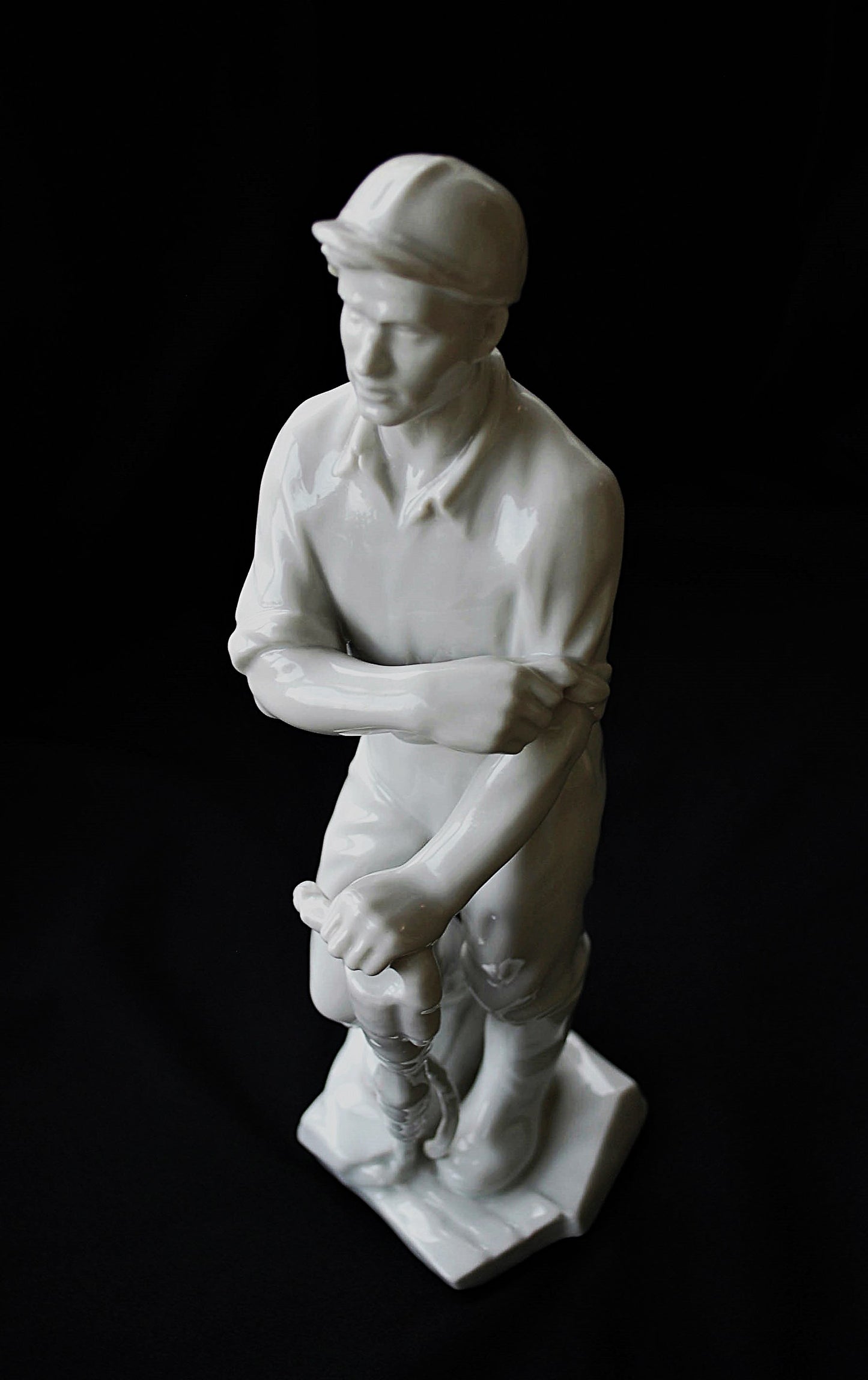 Herend Mijnwerker met Drilboor Door Beeldhouwer  Jenő Hanzély