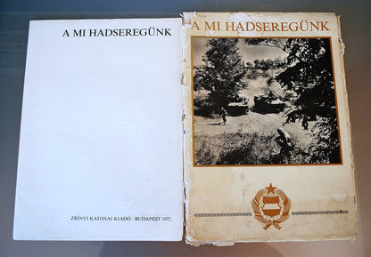 Poster map leger Socialistische Hongarije  32 stuks in map 1973