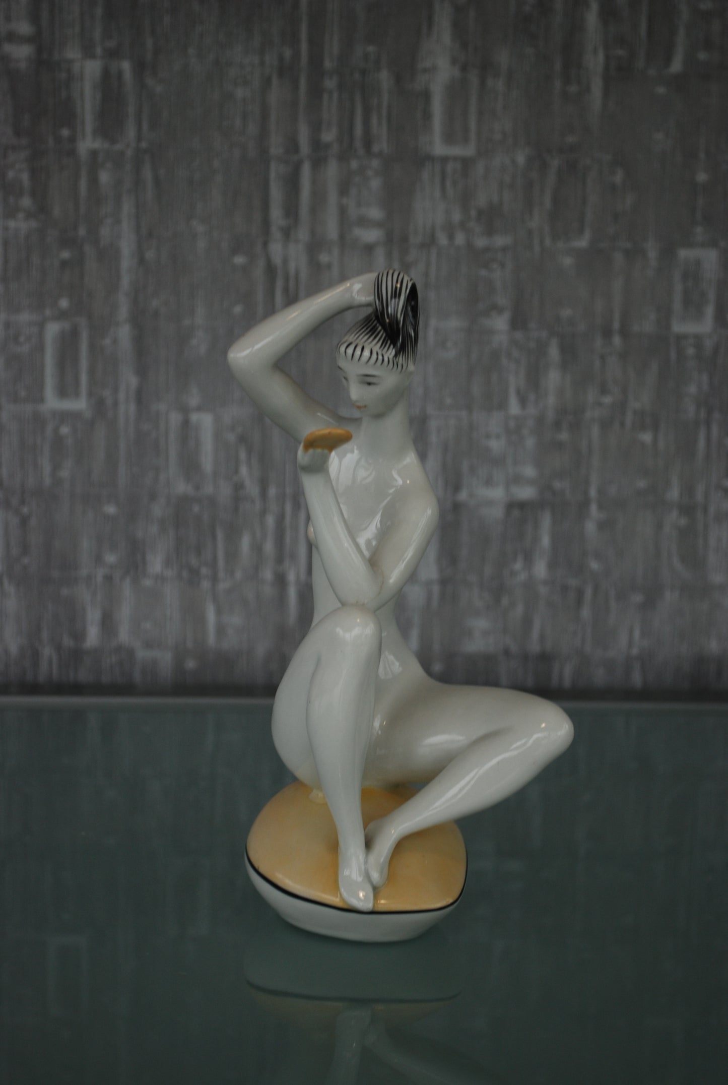 Pre order Naakt beeld Art deco stijl van kunstenaar János Török