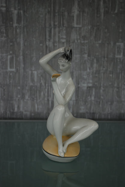 Pre order Naakt beeld Art deco stijl van kunstenaar János Török