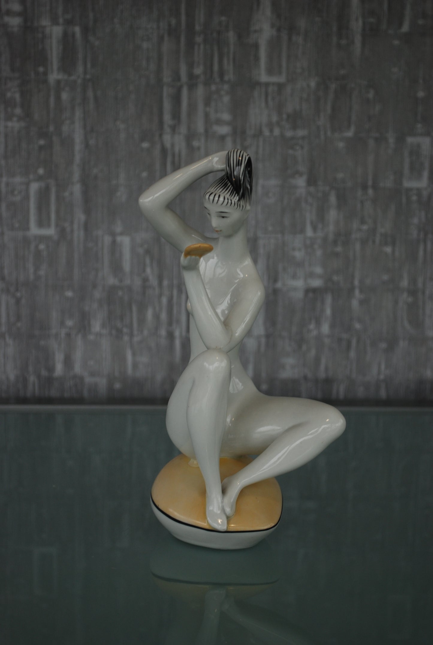 Pre order Naakt beeld Art deco stijl van kunstenaar János Török