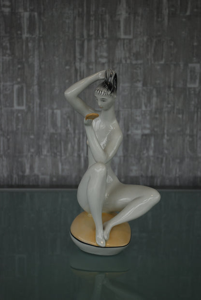 Pre order Naakt beeld Art deco stijl van kunstenaar János Török