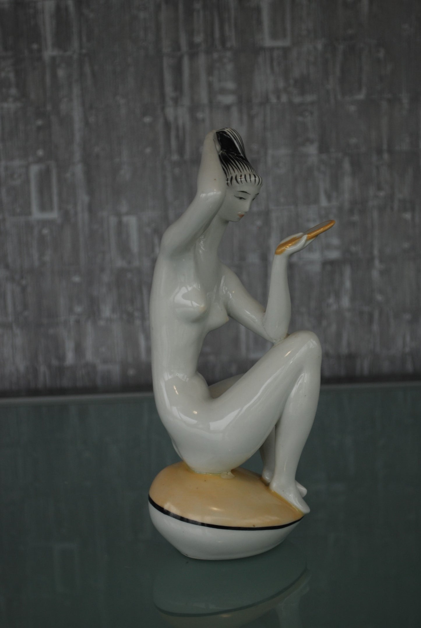 Pre order Naakt beeld Art deco stijl van kunstenaar János Török