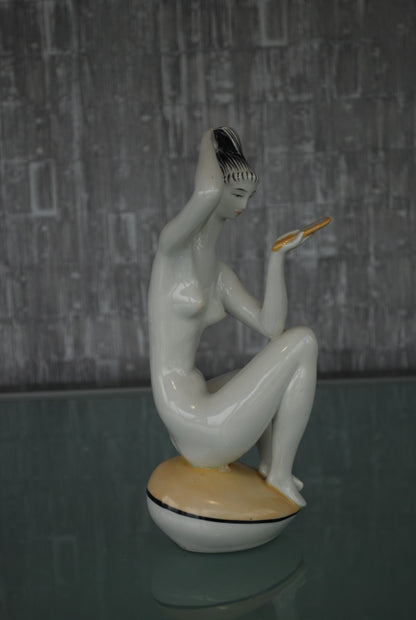 Pre order Naakt beeld Art deco stijl van kunstenaar János Török