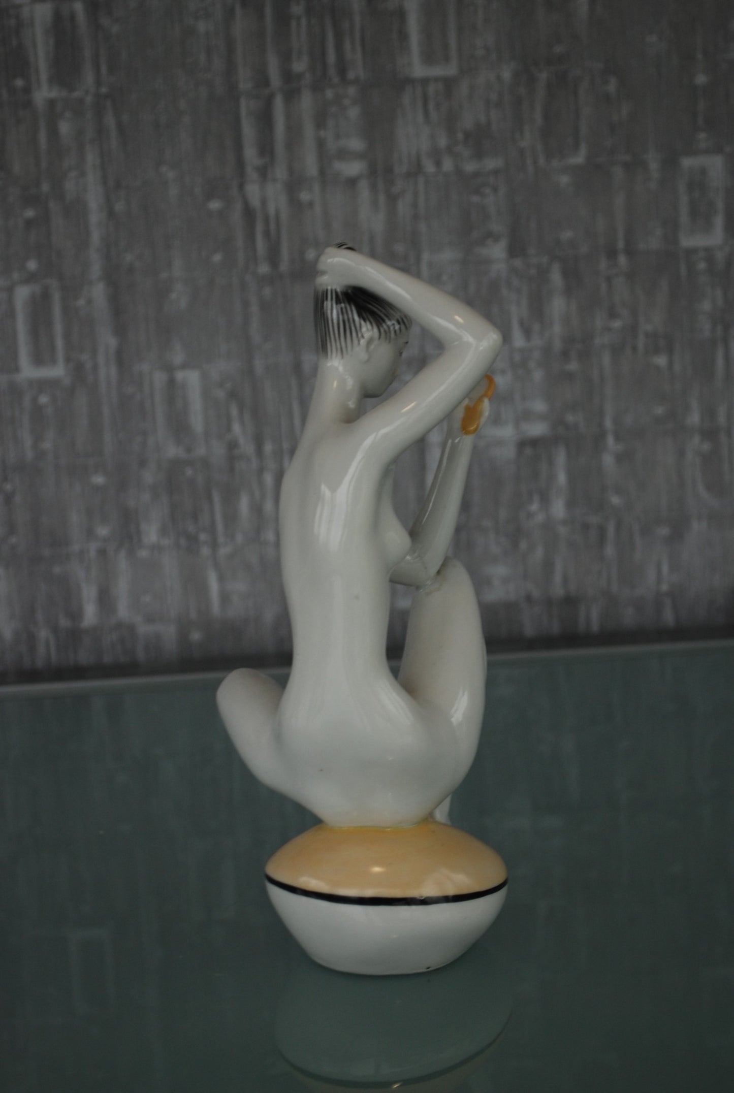 Pre order Naakt beeld Art deco stijl van kunstenaar János Török