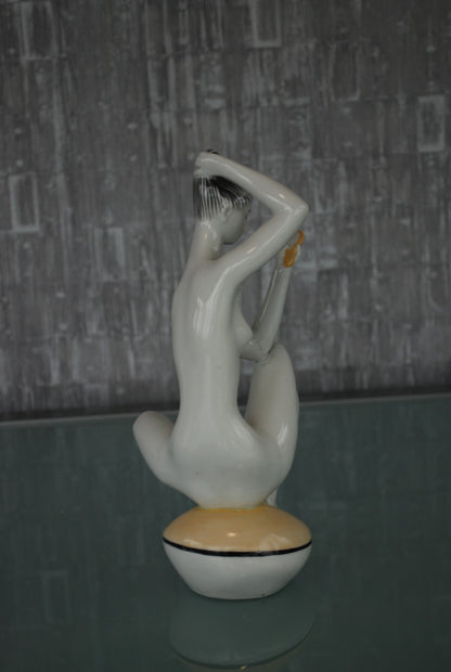 Pre order Naakt beeld Art deco stijl van kunstenaar János Török