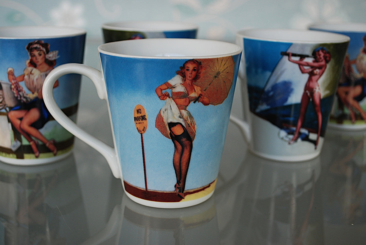 Pin up Koffie bekers van L. Drake & Zn.