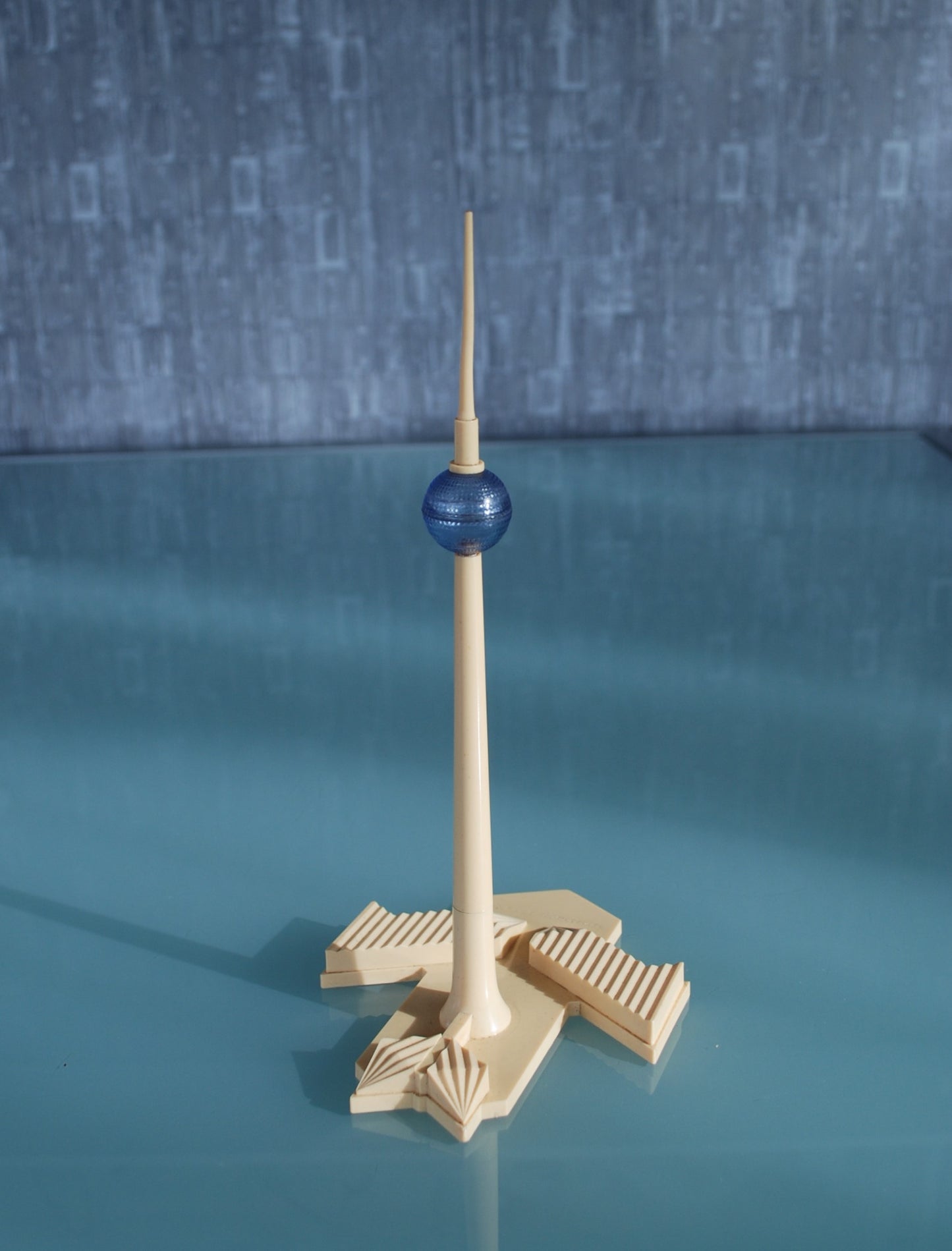 Vintage Zendtoren DDR Berlijn Penhouder