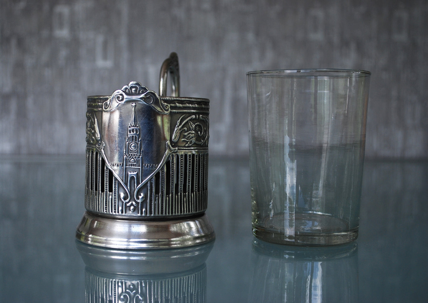 Moskou Kremlin Glashouder met prachtige oor Melchior / Cupronickel Podstakannik.