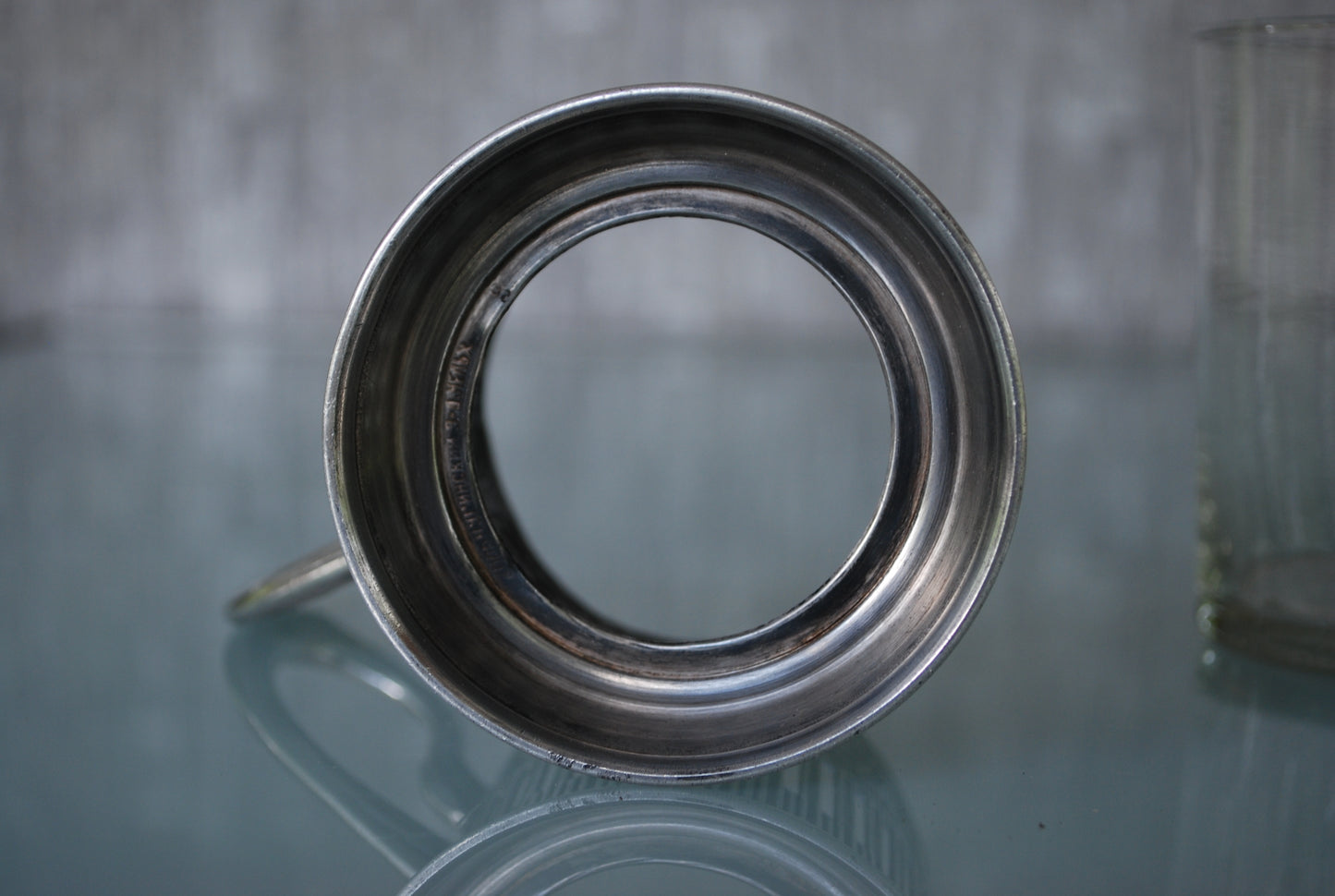 Moskou Kremlin Glashouder met prachtige oor Melchior / Cupronickel Podstakannik.