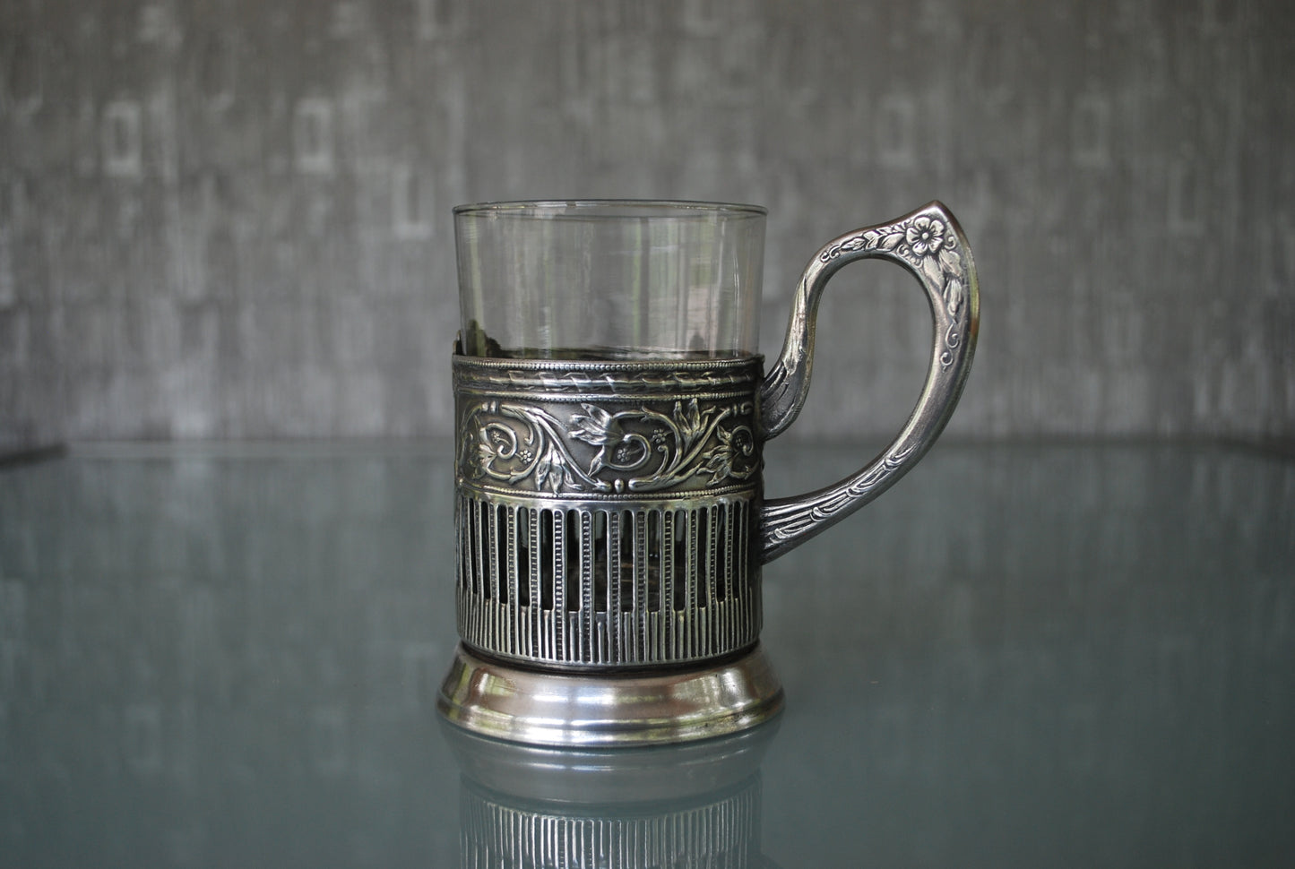 Moskou Kremlin Glashouder met prachtige oor Melchior / Cupronickel Podstakannik.