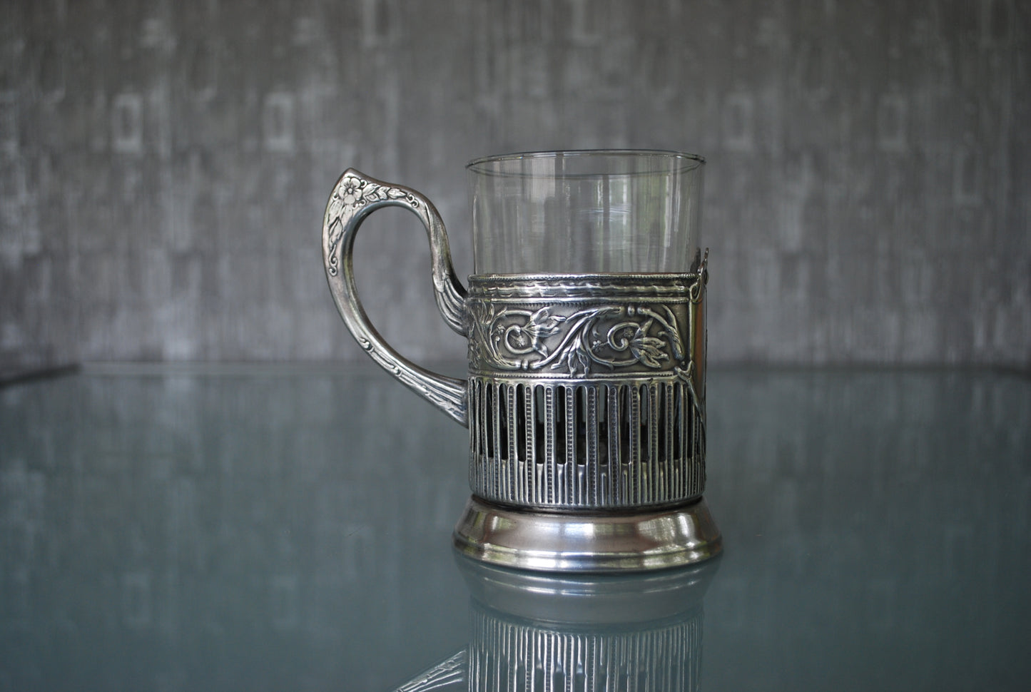 Moskou Kremlin Glashouder met prachtige oor Melchior / Cupronickel Podstakannik.