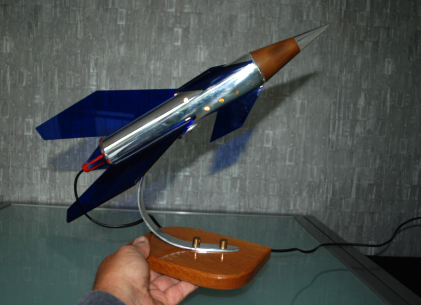 Raket lamp, Zilver met 6 blauw, paars vleugels en eboniet neuskoon