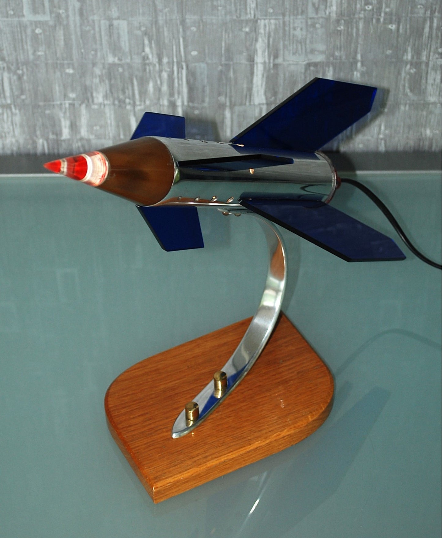 Raket lamp, Zilver met 6 blauw, paars vleugels en eboniet neuskoon